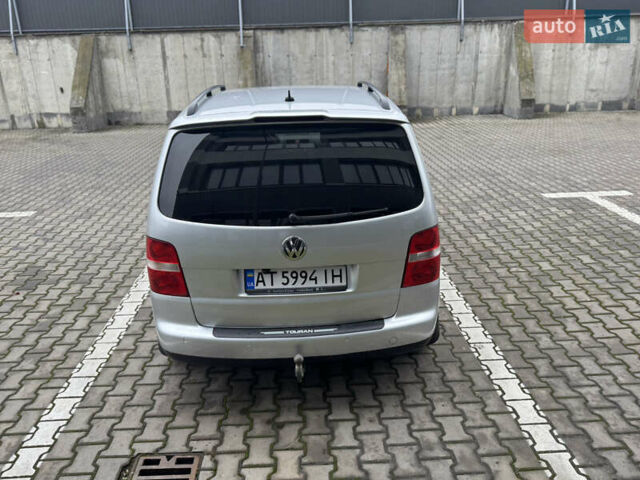 Сірий Фольксваген Туран, об'ємом двигуна 1.6 л та пробігом 262 тис. км за 5500 $, фото 3 на Automoto.ua