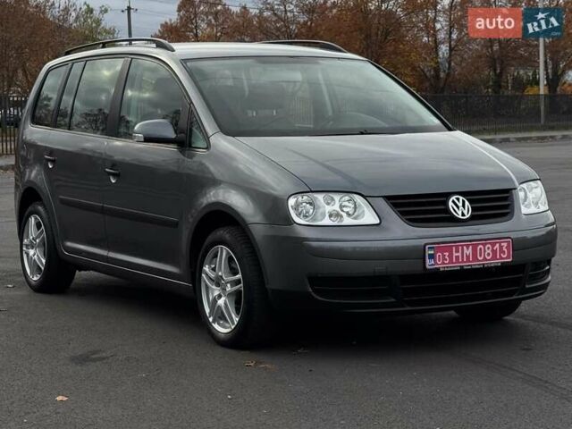 Серый Фольксваген Туран, объемом двигателя 1.6 л и пробегом 223 тыс. км за 6300 $, фото 5 на Automoto.ua