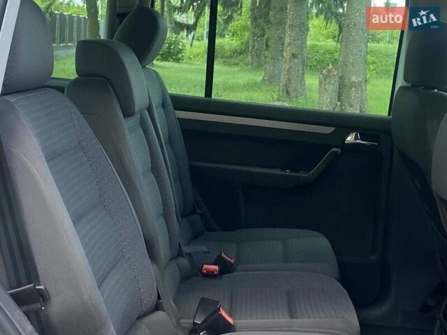 Серый Фольксваген Туран, объемом двигателя 1.6 л и пробегом 171 тыс. км за 6000 $, фото 9 на Automoto.ua