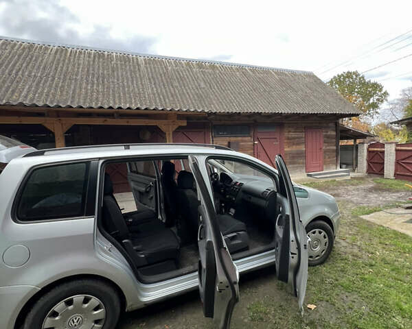 Серый Фольксваген Туран, объемом двигателя 1.9 л и пробегом 306 тыс. км за 5800 $, фото 12 на Automoto.ua