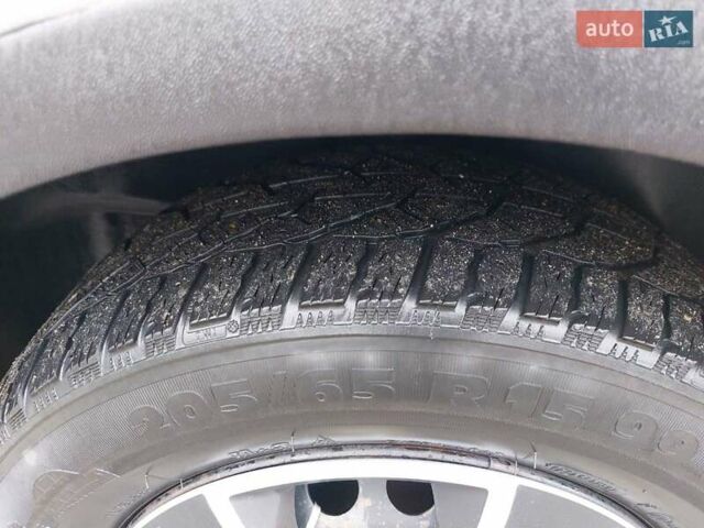 Серый Фольксваген Туран, объемом двигателя 1.97 л и пробегом 320 тыс. км за 6200 $, фото 25 на Automoto.ua