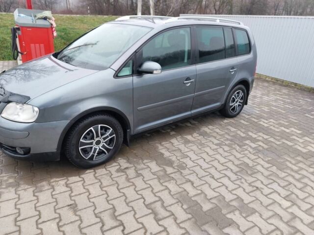 Серый Фольксваген Туран, объемом двигателя 2 л и пробегом 320 тыс. км за 6200 $, фото 1 на Automoto.ua