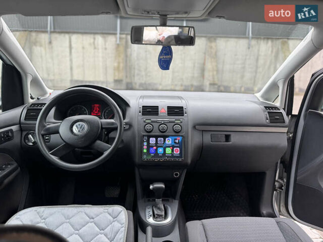 Сірий Фольксваген Туран, об'ємом двигуна 1.6 л та пробігом 262 тис. км за 5500 $, фото 16 на Automoto.ua