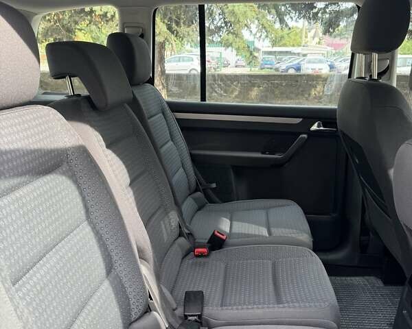 Серый Фольксваген Туран, объемом двигателя 1.6 л и пробегом 181 тыс. км за 5900 $, фото 9 на Automoto.ua