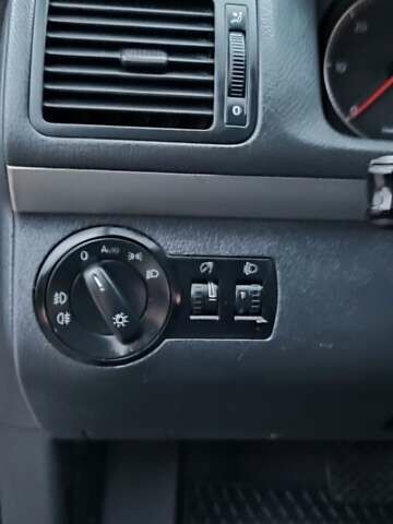 Серый Фольксваген Туран, объемом двигателя 1.9 л и пробегом 254 тыс. км за 5950 $, фото 24 на Automoto.ua