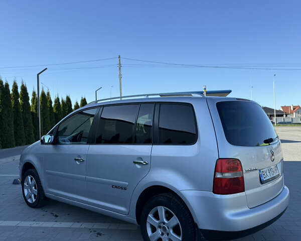 Серый Фольксваген Туран, объемом двигателя 1.97 л и пробегом 290 тыс. км за 5100 $, фото 4 на Automoto.ua