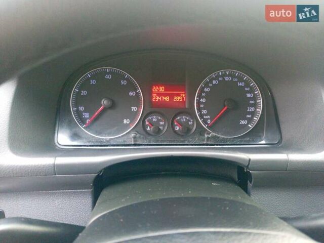 Серый Фольксваген Туран, объемом двигателя 1.6 л и пробегом 230 тыс. км за 5995 $, фото 19 на Automoto.ua