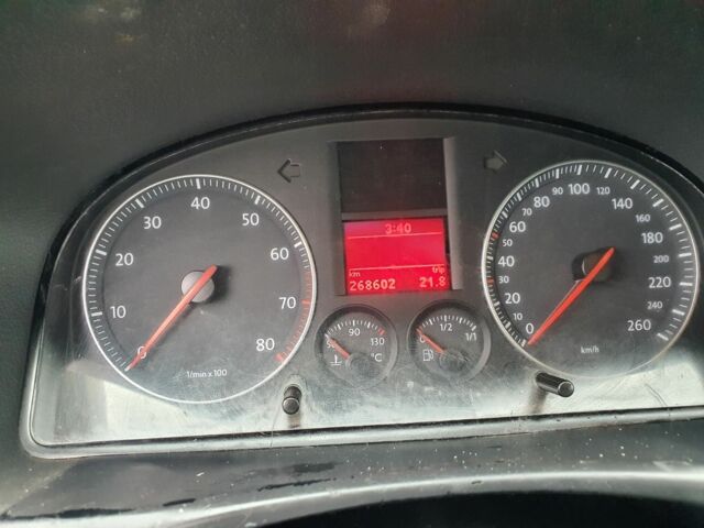 Сірий Фольксваген Туран, об'ємом двигуна 1.6 л та пробігом 270 тис. км за 4700 $, фото 7 на Automoto.ua