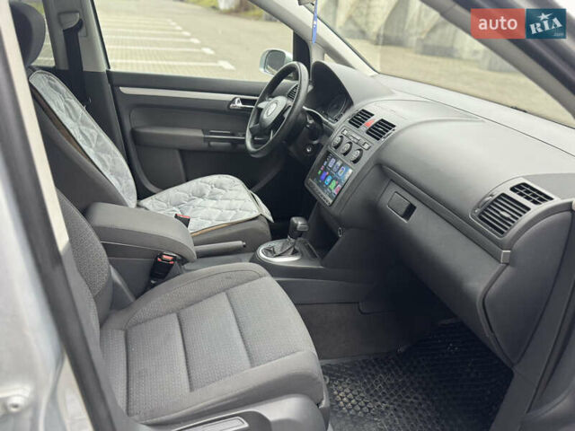 Сірий Фольксваген Туран, об'ємом двигуна 1.6 л та пробігом 262 тис. км за 5500 $, фото 13 на Automoto.ua