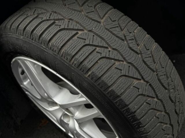 Серый Фольксваген Туран, объемом двигателя 1.6 л и пробегом 223 тыс. км за 6300 $, фото 19 на Automoto.ua