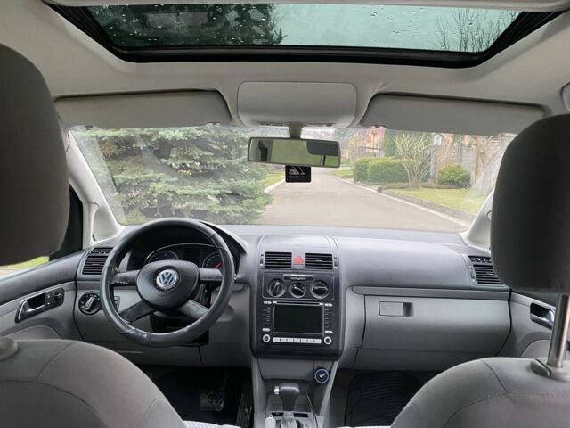 Серый Фольксваген Туран, объемом двигателя 1.9 л и пробегом 300 тыс. км за 5850 $, фото 6 на Automoto.ua