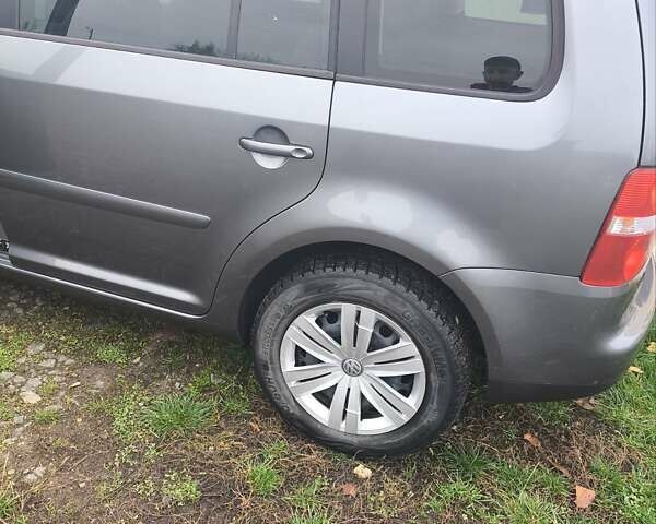 Серый Фольксваген Туран, объемом двигателя 1.6 л и пробегом 250 тыс. км за 6300 $, фото 11 на Automoto.ua