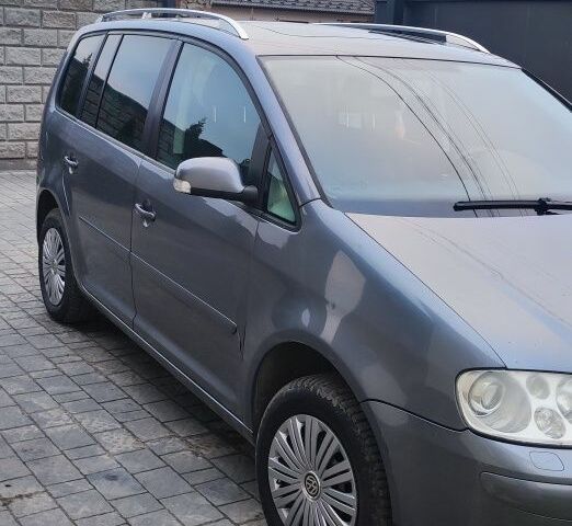 Сірий Фольксваген Туран, об'ємом двигуна 2 л та пробігом 310 тис. км за 5800 $, фото 6 на Automoto.ua