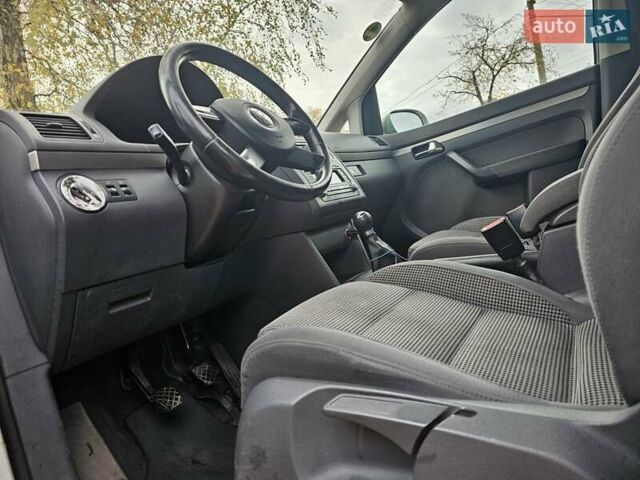 Серый Фольксваген Туран, объемом двигателя 1.6 л и пробегом 280 тыс. км за 5250 $, фото 1 на Automoto.ua