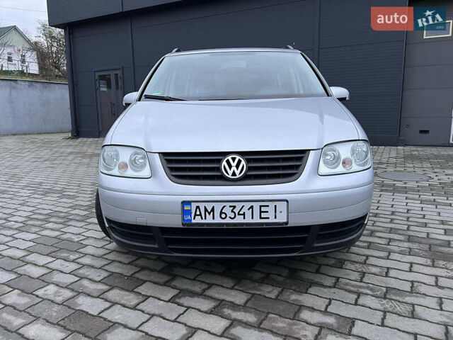 Сірий Фольксваген Туран, об'ємом двигуна 1.6 л та пробігом 307 тис. км за 4900 $, фото 3 на Automoto.ua