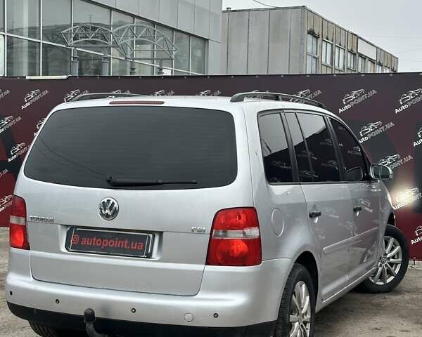 Серый Фольксваген Туран, объемом двигателя 1.6 л и пробегом 338 тыс. км за 5500 $, фото 6 на Automoto.ua