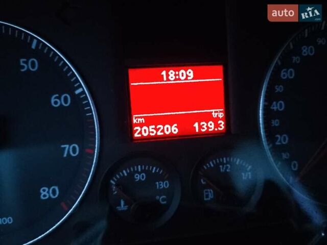 Серый Фольксваген Туран, объемом двигателя 1.6 л и пробегом 205 тыс. км за 5700 $, фото 11 на Automoto.ua