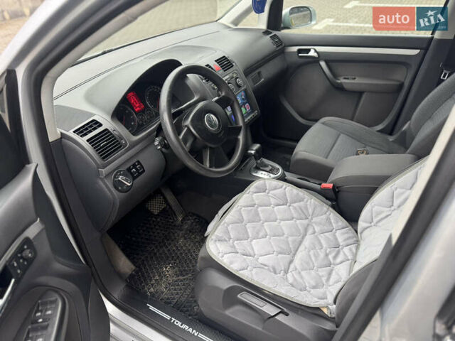 Сірий Фольксваген Туран, об'ємом двигуна 1.6 л та пробігом 262 тис. км за 5500 $, фото 19 на Automoto.ua