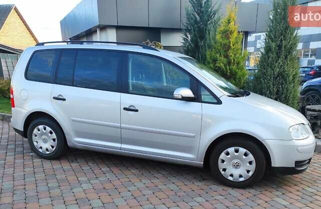 Серый Фольксваген Туран, объемом двигателя 1.6 л и пробегом 220 тыс. км за 5550 $, фото 38 на Automoto.ua