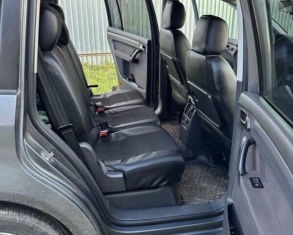 Серый Фольксваген Туран, объемом двигателя 1.9 л и пробегом 224 тыс. км за 6100 $, фото 6 на Automoto.ua