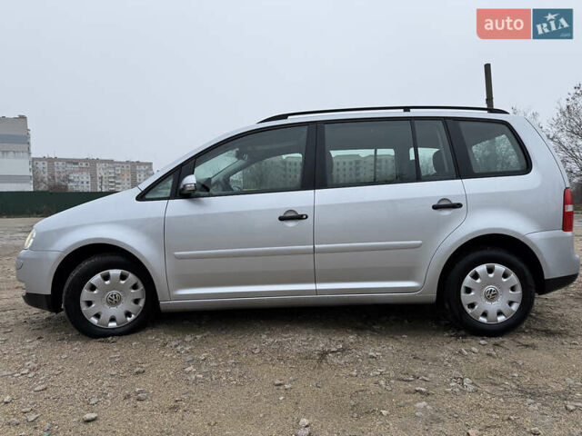 Серый Фольксваген Туран, объемом двигателя 1.6 л и пробегом 213 тыс. км за 6900 $, фото 27 на Automoto.ua