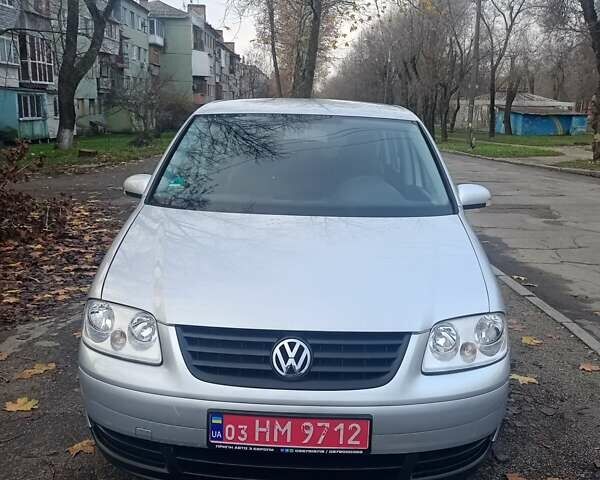 Серый Фольксваген Туран, объемом двигателя 1.6 л и пробегом 230 тыс. км за 5995 $, фото 2 на Automoto.ua