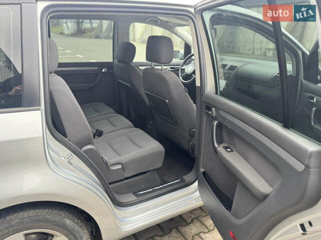 Сірий Фольксваген Туран, об'ємом двигуна 1.6 л та пробігом 262 тис. км за 5500 $, фото 14 на Automoto.ua