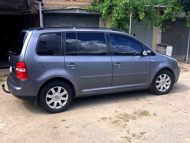 Сірий Фольксваген Туран, об'ємом двигуна 2 л та пробігом 333 тис. км за 6200 $, фото 2 на Automoto.ua