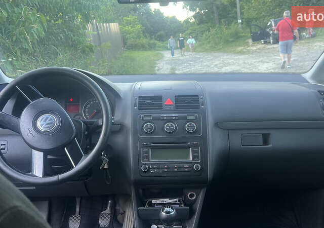 Серый Фольксваген Туран, объемом двигателя 1.9 л и пробегом 295 тыс. км за 5700 $, фото 32 на Automoto.ua