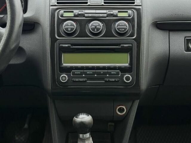 Серый Фольксваген Туран, объемом двигателя 2 л и пробегом 300 тыс. км за 7500 $, фото 9 на Automoto.ua