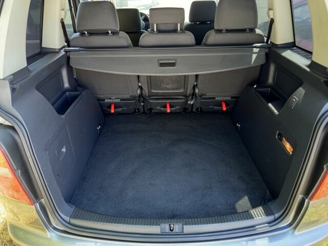 Сірий Фольксваген Туран, об'ємом двигуна 1.6 л та пробігом 230 тис. км за 5500 $, фото 3 на Automoto.ua