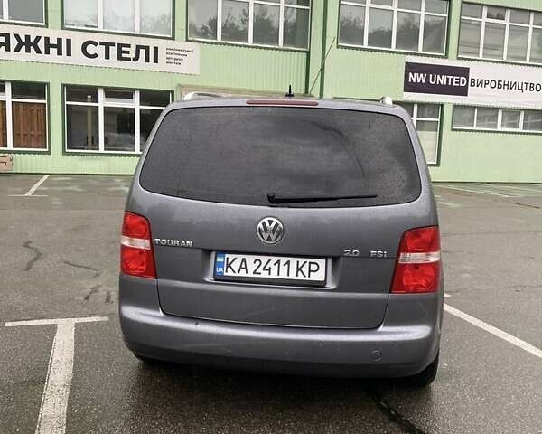 Сірий Фольксваген Туран, об'ємом двигуна 2 л та пробігом 280 тис. км за 6400 $, фото 5 на Automoto.ua