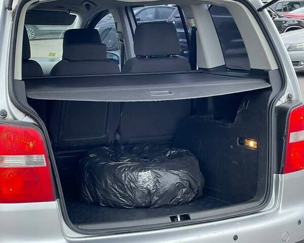 Серый Фольксваген Туран, объемом двигателя 2 л и пробегом 296 тыс. км за 4999 $, фото 23 на Automoto.ua