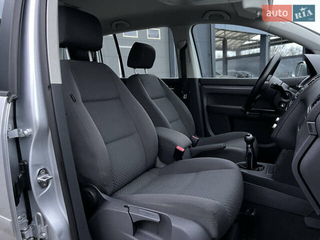 Сірий Фольксваген Туран, об'ємом двигуна 1.6 л та пробігом 307 тис. км за 4900 $, фото 46 на Automoto.ua