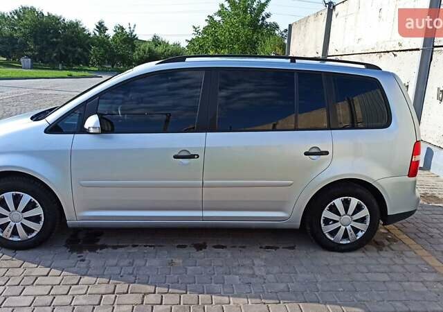 Серый Фольксваген Туран, объемом двигателя 1.6 л и пробегом 260 тыс. км за 5500 $, фото 8 на Automoto.ua