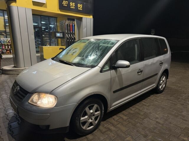 Серый Фольксваген Туран, объемом двигателя 2 л и пробегом 180 тыс. км за 2000 $, фото 1 на Automoto.ua