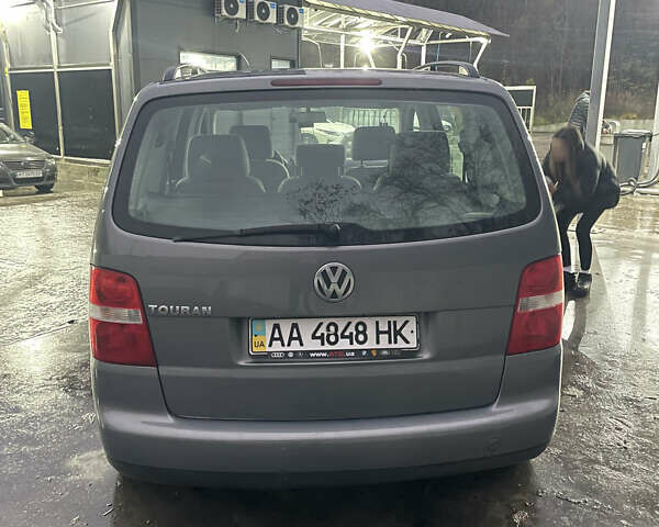 Серый Фольксваген Туран, объемом двигателя 2 л и пробегом 214 тыс. км за 6600 $, фото 9 на Automoto.ua