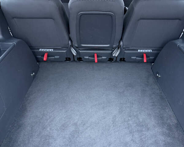 Серый Фольксваген Туран, объемом двигателя 1.6 л и пробегом 213 тыс. км за 6900 $, фото 49 на Automoto.ua