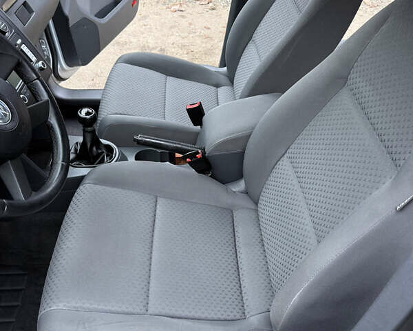 Серый Фольксваген Туран, объемом двигателя 1.6 л и пробегом 213 тыс. км за 6900 $, фото 48 на Automoto.ua