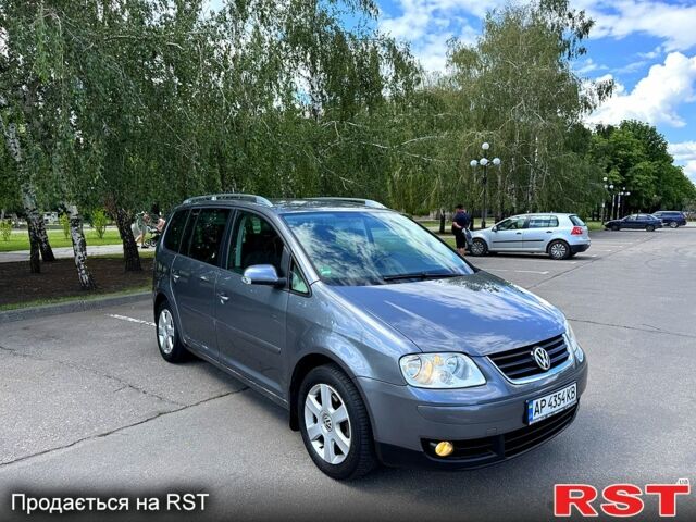 Сірий Фольксваген Туран, об'ємом двигуна 1.6 л та пробігом 239 тис. км за 5400 $, фото 1 на Automoto.ua