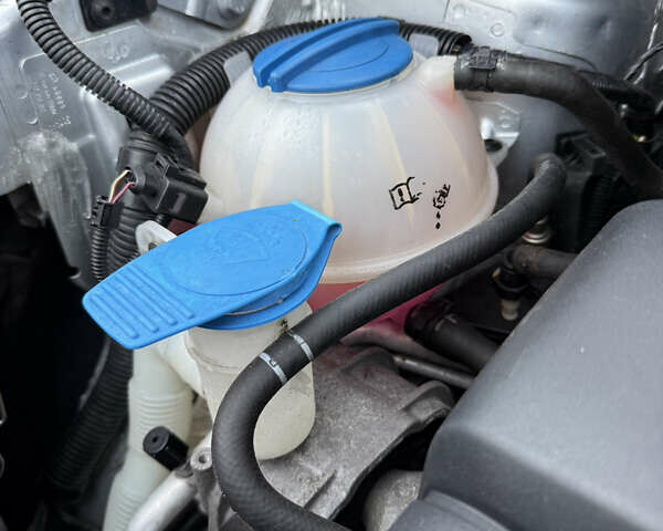 Серый Фольксваген Туран, объемом двигателя 1.6 л и пробегом 213 тыс. км за 6900 $, фото 26 на Automoto.ua