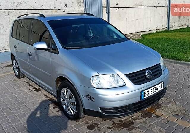 Серый Фольксваген Туран, объемом двигателя 1.6 л и пробегом 260 тыс. км за 5500 $, фото 10 на Automoto.ua