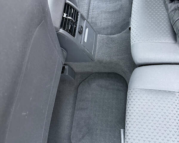 Серый Фольксваген Туран, объемом двигателя 1.6 л и пробегом 213 тыс. км за 6900 $, фото 46 на Automoto.ua