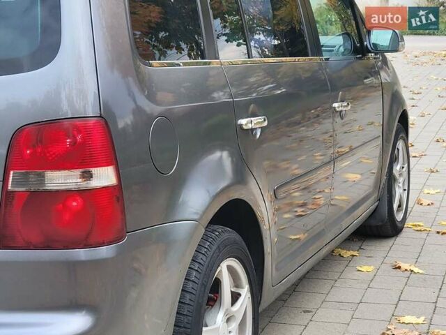 Серый Фольксваген Туран, объемом двигателя 2 л и пробегом 330 тыс. км за 5300 $, фото 13 на Automoto.ua