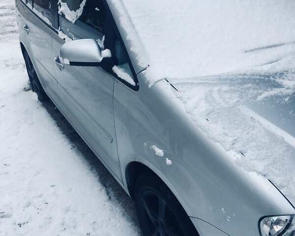 Серый Фольксваген Туран, объемом двигателя 2 л и пробегом 130 тыс. км за 6100 $, фото 2 на Automoto.ua