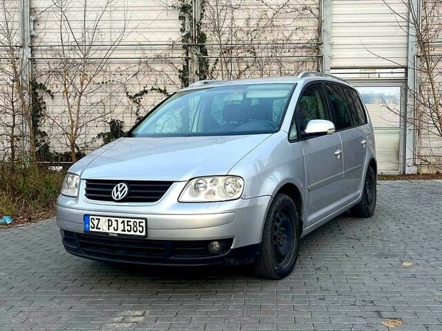 Серый Фольксваген Туран, объемом двигателя 2 л и пробегом 300 тыс. км за 2600 $, фото 1 на Automoto.ua