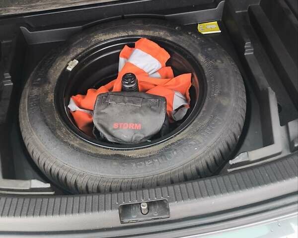 Серый Фольксваген Туран, объемом двигателя 1.6 л и пробегом 250 тыс. км за 6300 $, фото 13 на Automoto.ua