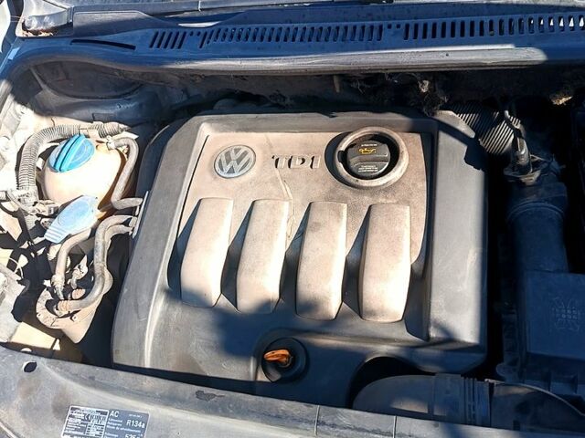 Сірий Фольксваген Туран, об'ємом двигуна 1.9 л та пробігом 300 тис. км за 4200 $, фото 3 на Automoto.ua