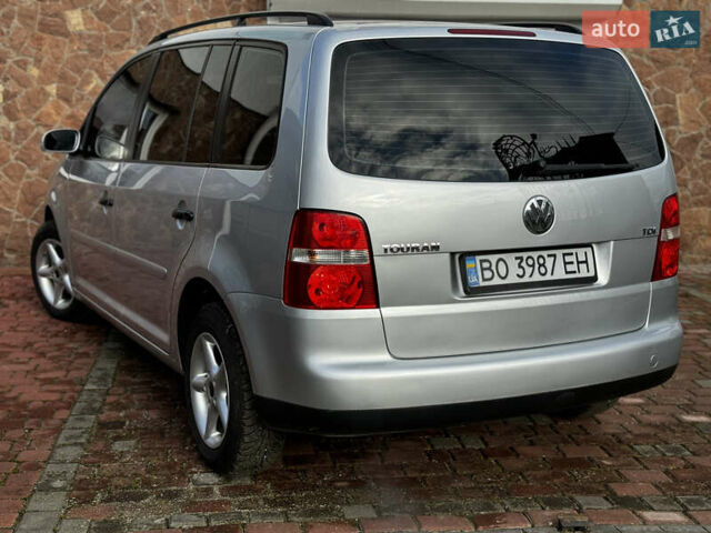 Серый Фольксваген Туран, объемом двигателя 1.9 л и пробегом 205 тыс. км за 5600 $, фото 8 на Automoto.ua