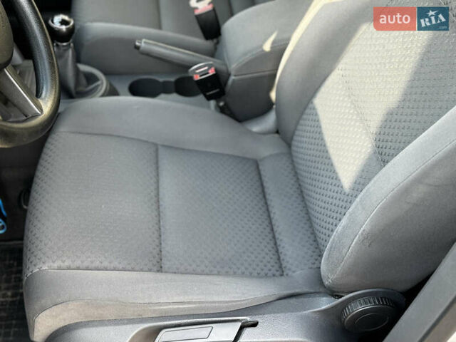 Серый Фольксваген Туран, объемом двигателя 1.9 л и пробегом 205 тыс. км за 5600 $, фото 17 на Automoto.ua